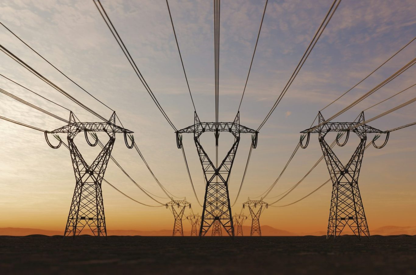Hochspannungsleitungen im Sonnenuntergang.